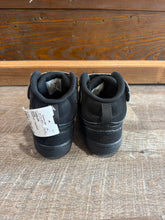 Load image into Gallery viewer, HIGHTOP SNEAKER - 12
