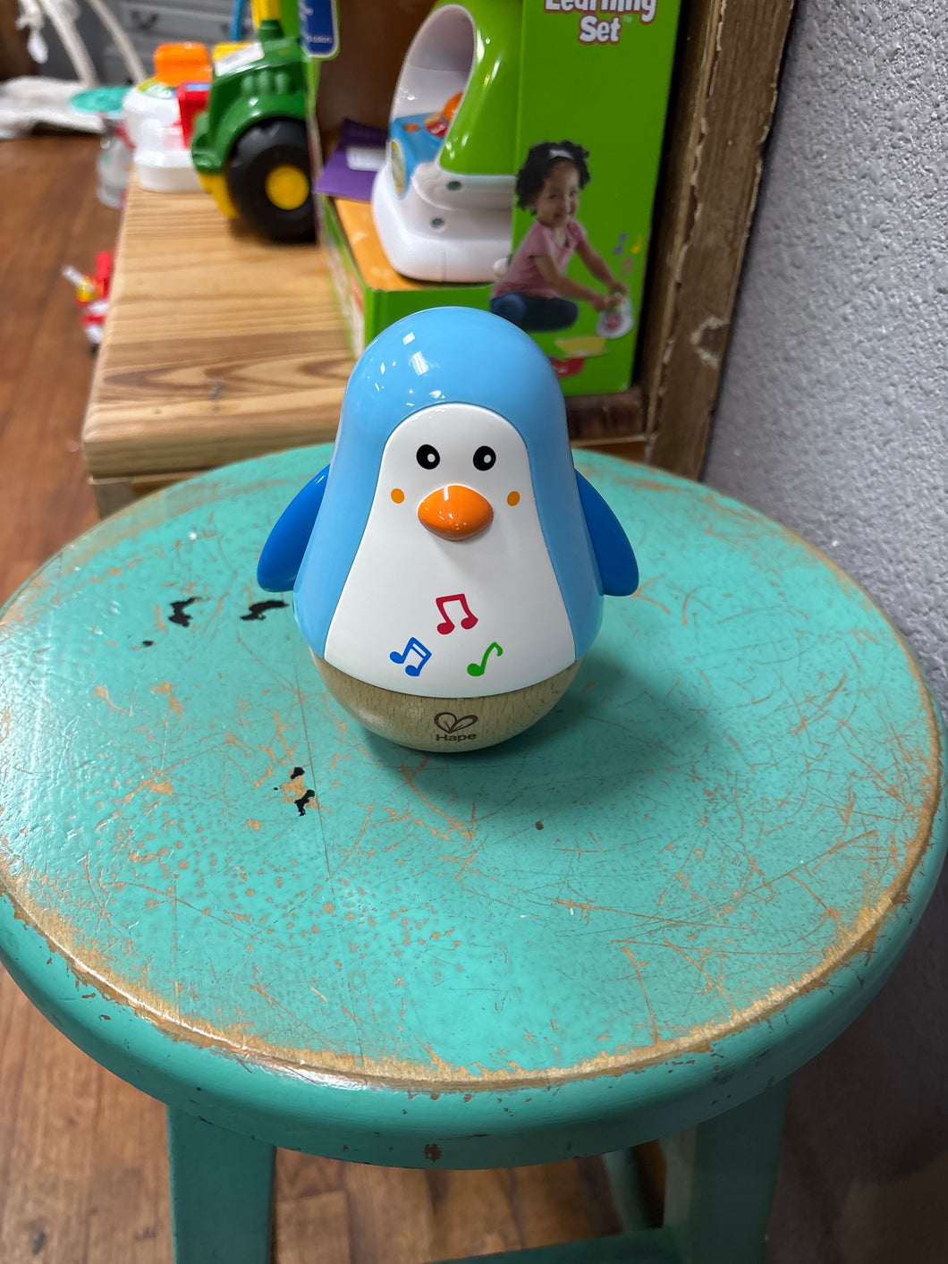WOBBLE PENGUIN