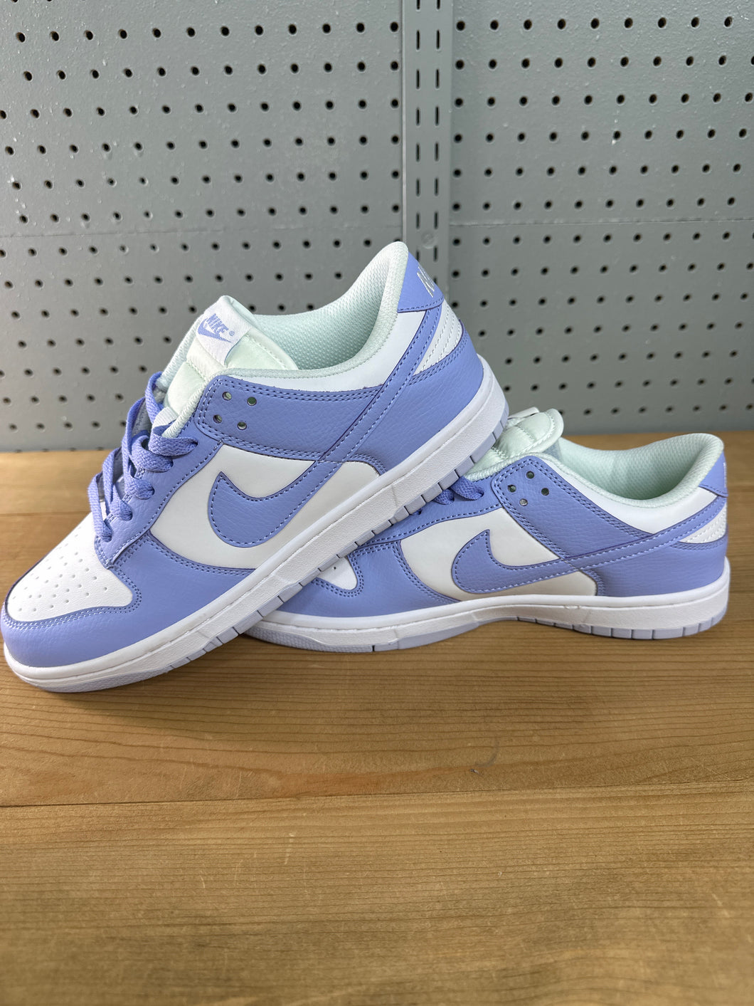 DUNK -NWOT(RETIAL$170) -8.5 fits like a 9.5