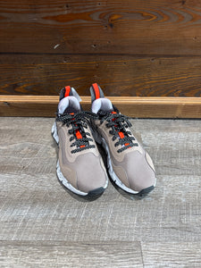 NEW! SNEAKER - 8.5