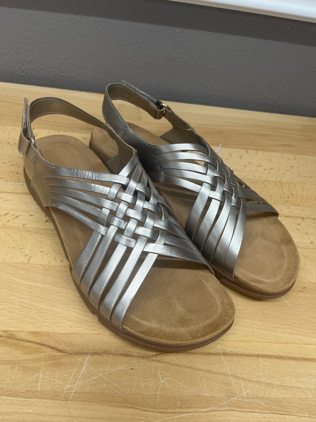 SANDAL-10