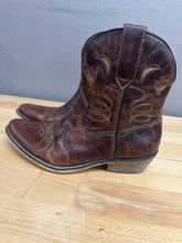 Load image into Gallery viewer, BOOTS (RETAIL $160) - 8
