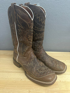 BOOTS RETAIL $215 - 8.5