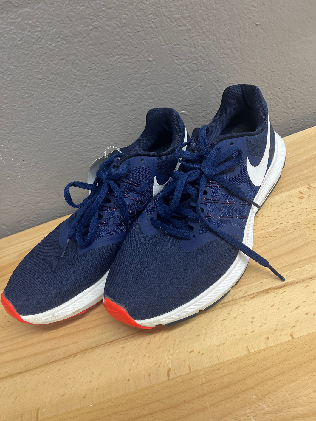SNEAKER-11