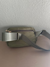 Load image into Gallery viewer, BELT BAG GREEN
