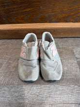 Load image into Gallery viewer, SNEAKER - WORN - 9
