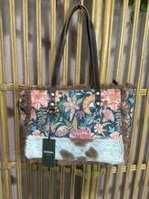 Load image into Gallery viewer, TROZEN TOTE

