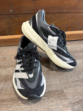 Load image into Gallery viewer, SNEAKER - 10.5
