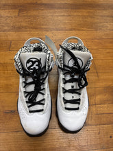Load image into Gallery viewer, 6 RINGS SNEAKER-5.5Y
