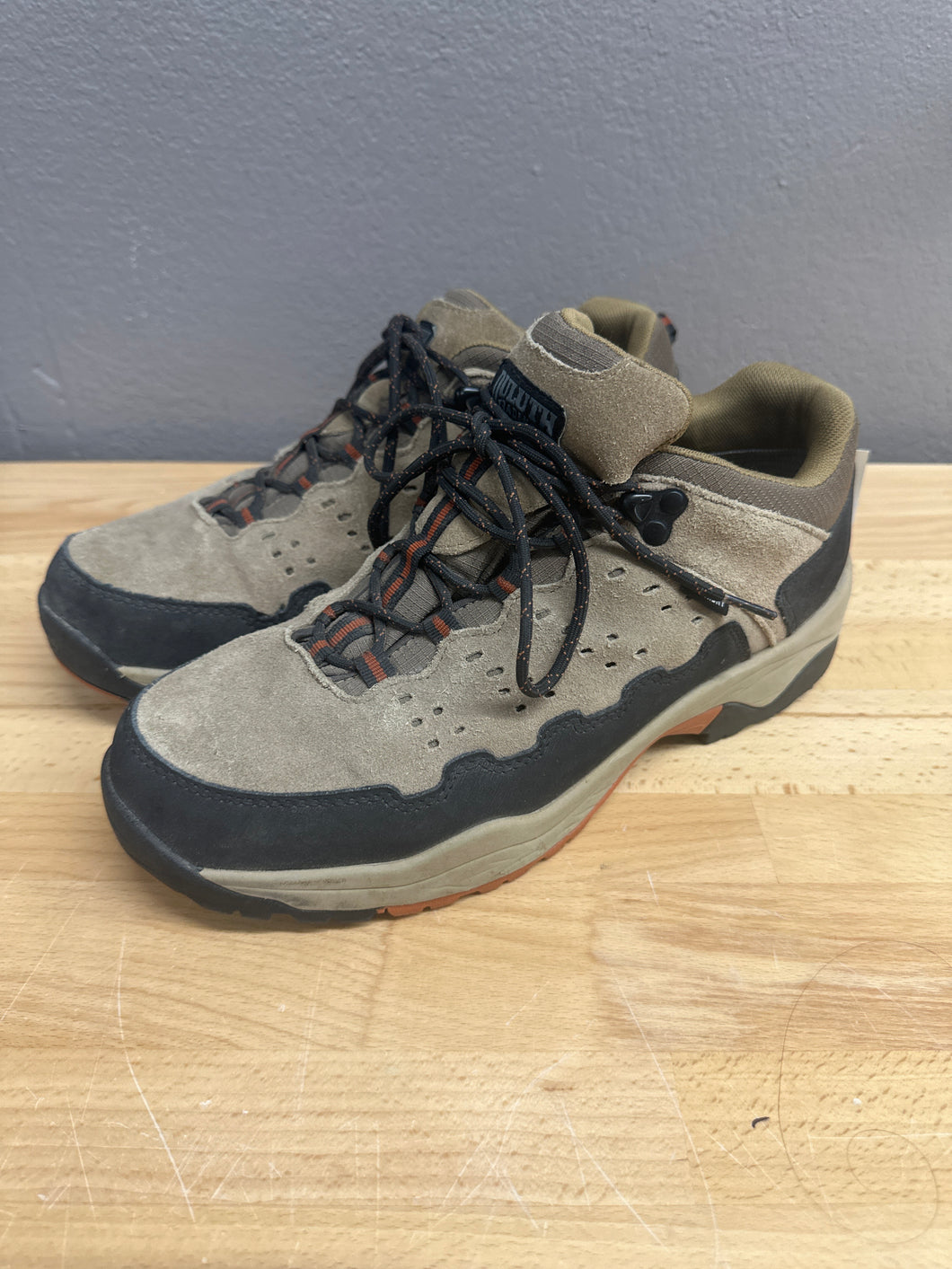 HIKER SHOE $140 RETAIL - 10.5