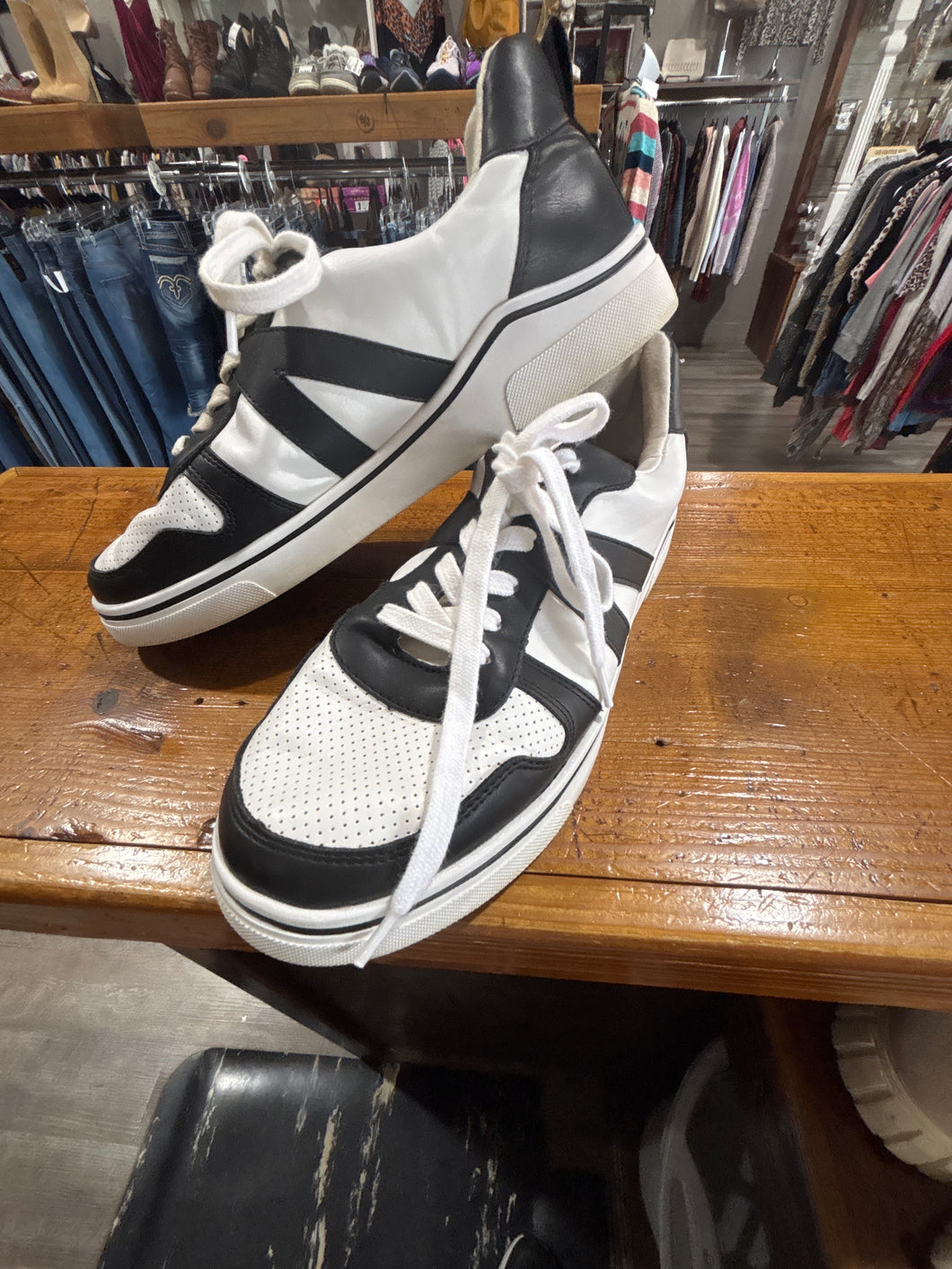 SNEAKER 10