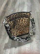 Load image into Gallery viewer, CROSSBODY-CONCEAL C.
