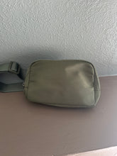 Load image into Gallery viewer, BELT BAG GREEN
