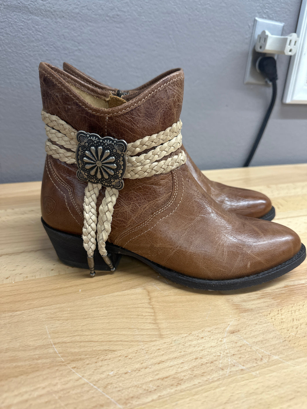 BOOT (RETAIL $200)