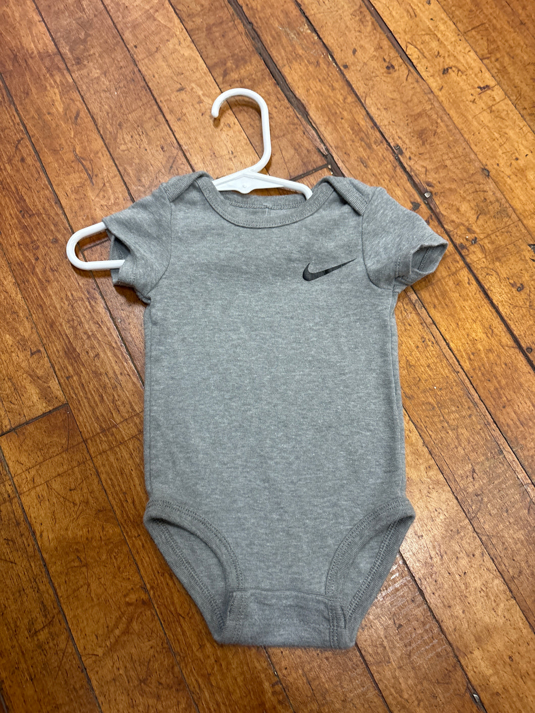 ONESIE—9MO