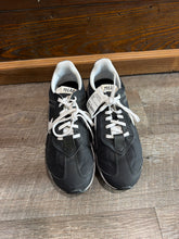 Load image into Gallery viewer, SNEAKER- $120 RETAIL - 10
