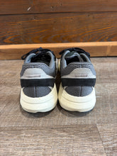 Load image into Gallery viewer, SNEAKER - 10.5
