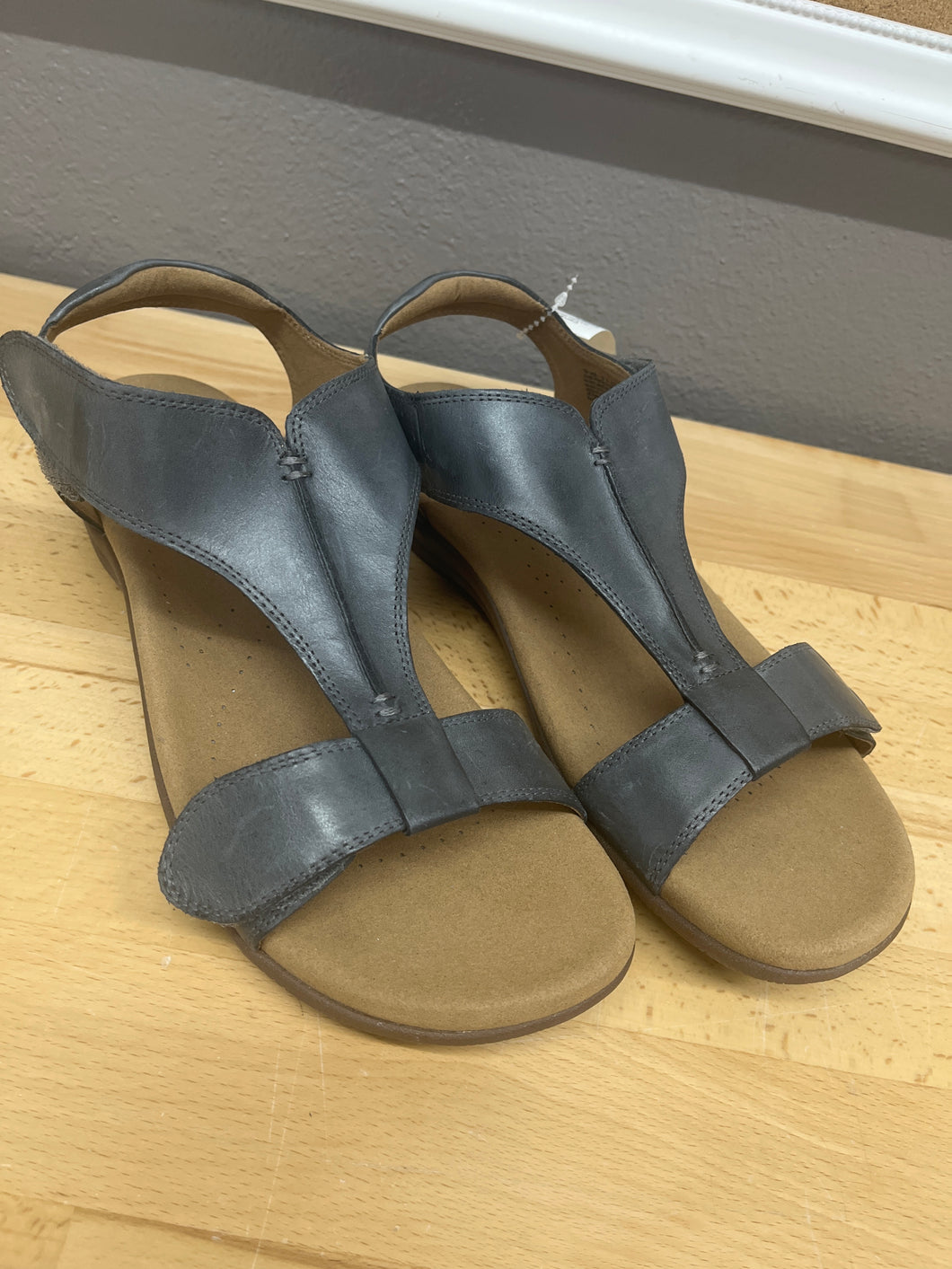 SANDAL $130 RETAIL-10
