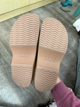 Load image into Gallery viewer, SLIP ONLIKE NEW $95 RETAIL -10
