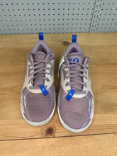 Load image into Gallery viewer, SHOES-LIKE NEW-8.5
