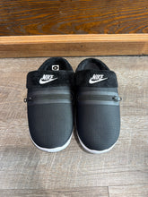 Load image into Gallery viewer, SLIPPER - 6
