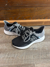 Load image into Gallery viewer, SNEAKER - 8.5
