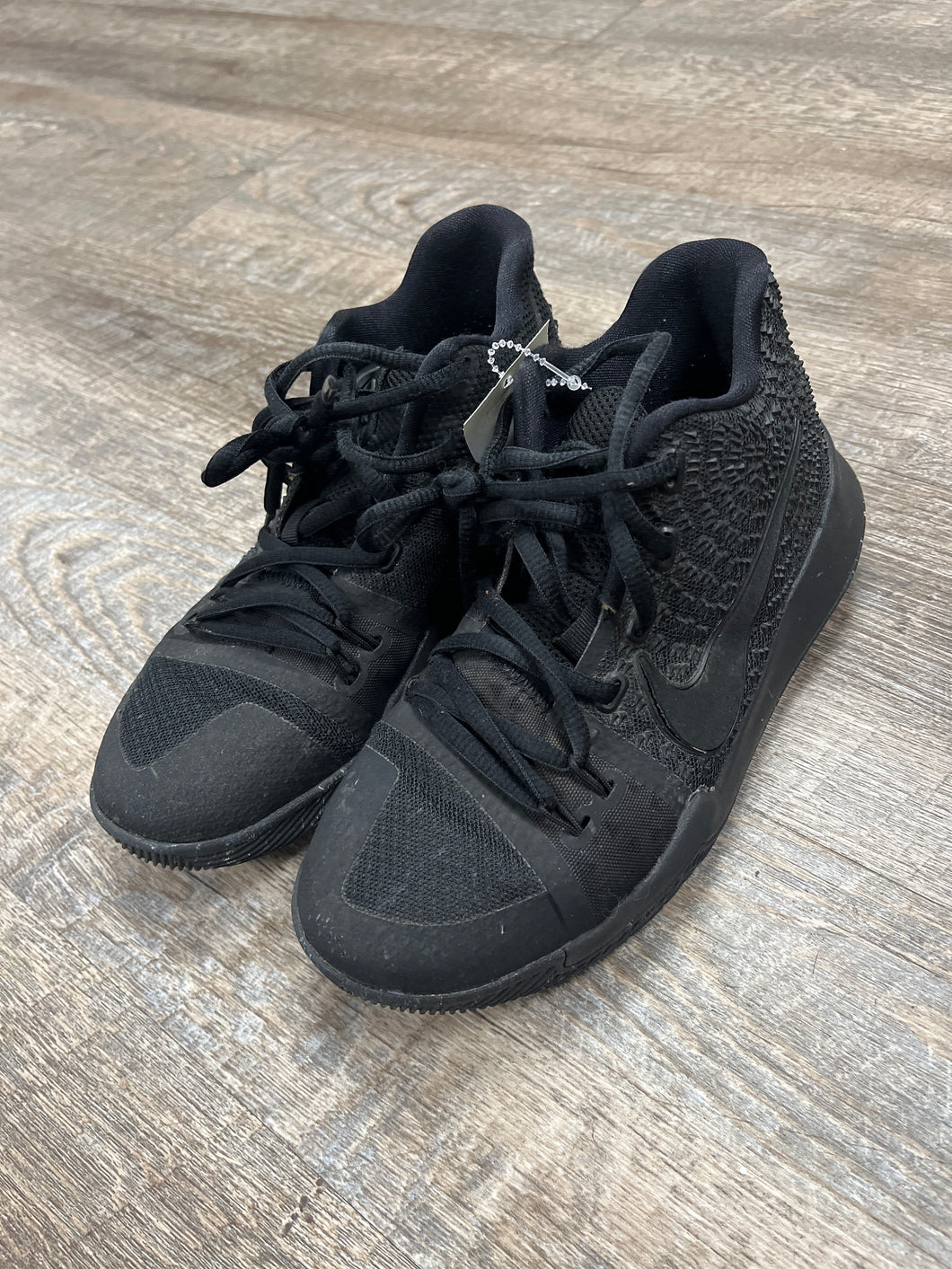 BASKETBALL SNEAKER-3.5Y