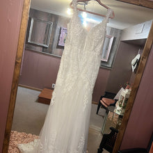 Load image into Gallery viewer, WEDDING DRESS-NEW!!
