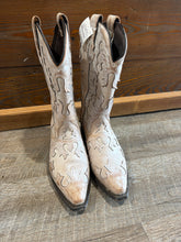 Load image into Gallery viewer, BOOTS(RETAIL$199) - 8
