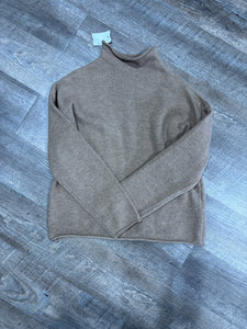 SWEATER - M/L
