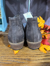 Load image into Gallery viewer, BOOTIES-NEW $77 RET-8

