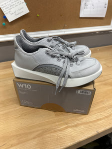 SNEAKER-NEW RETAIL $135 - 10