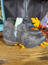 Load image into Gallery viewer, BOOTIES-NEW $77 RET-8

