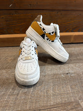 Load image into Gallery viewer, AF1 SNEAKER - 12
