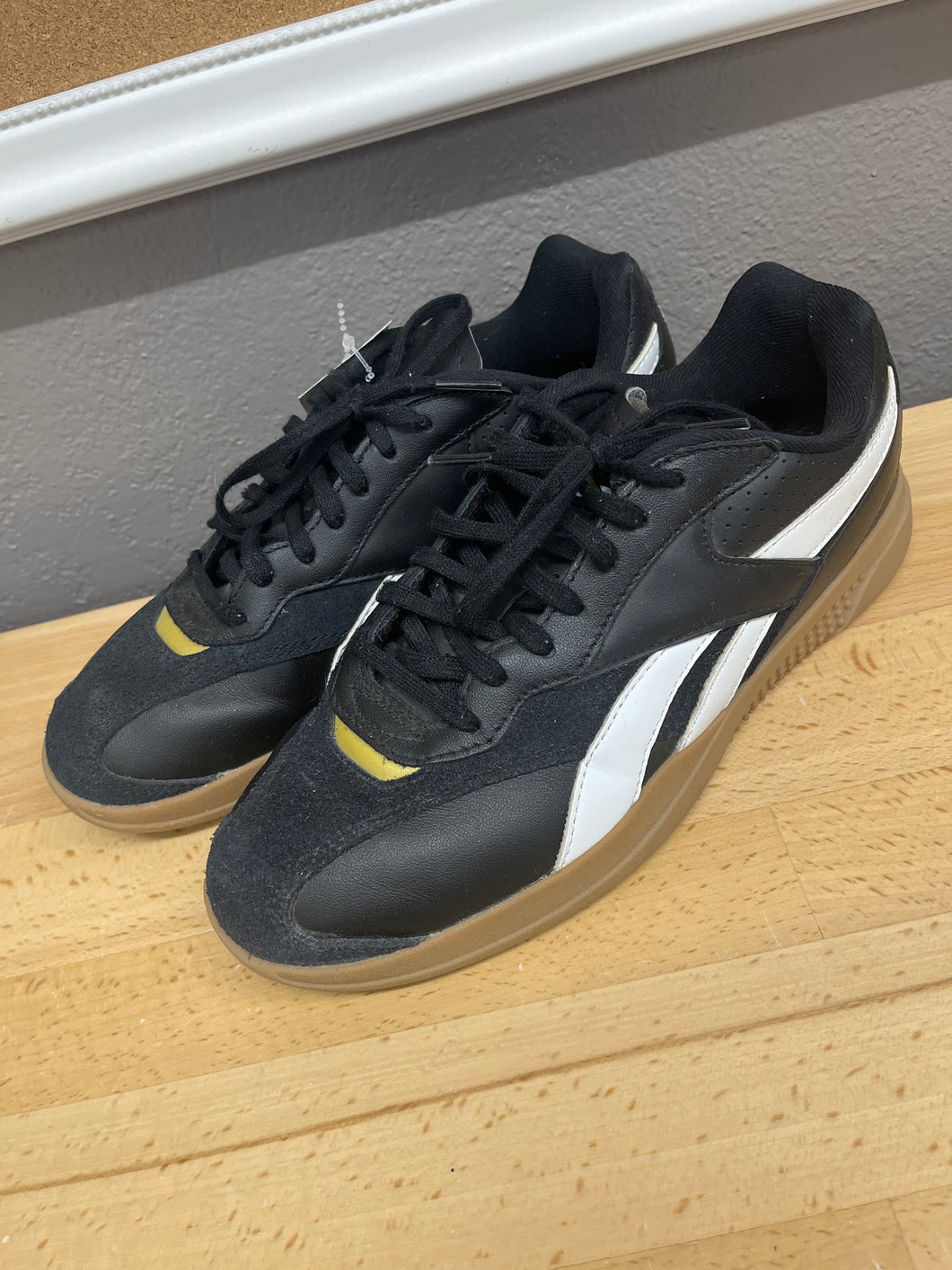 SNEAKER -RETAIL$100-6.5