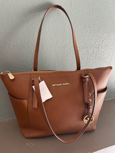 HANBAG $328 RETAIL WORN CORNER