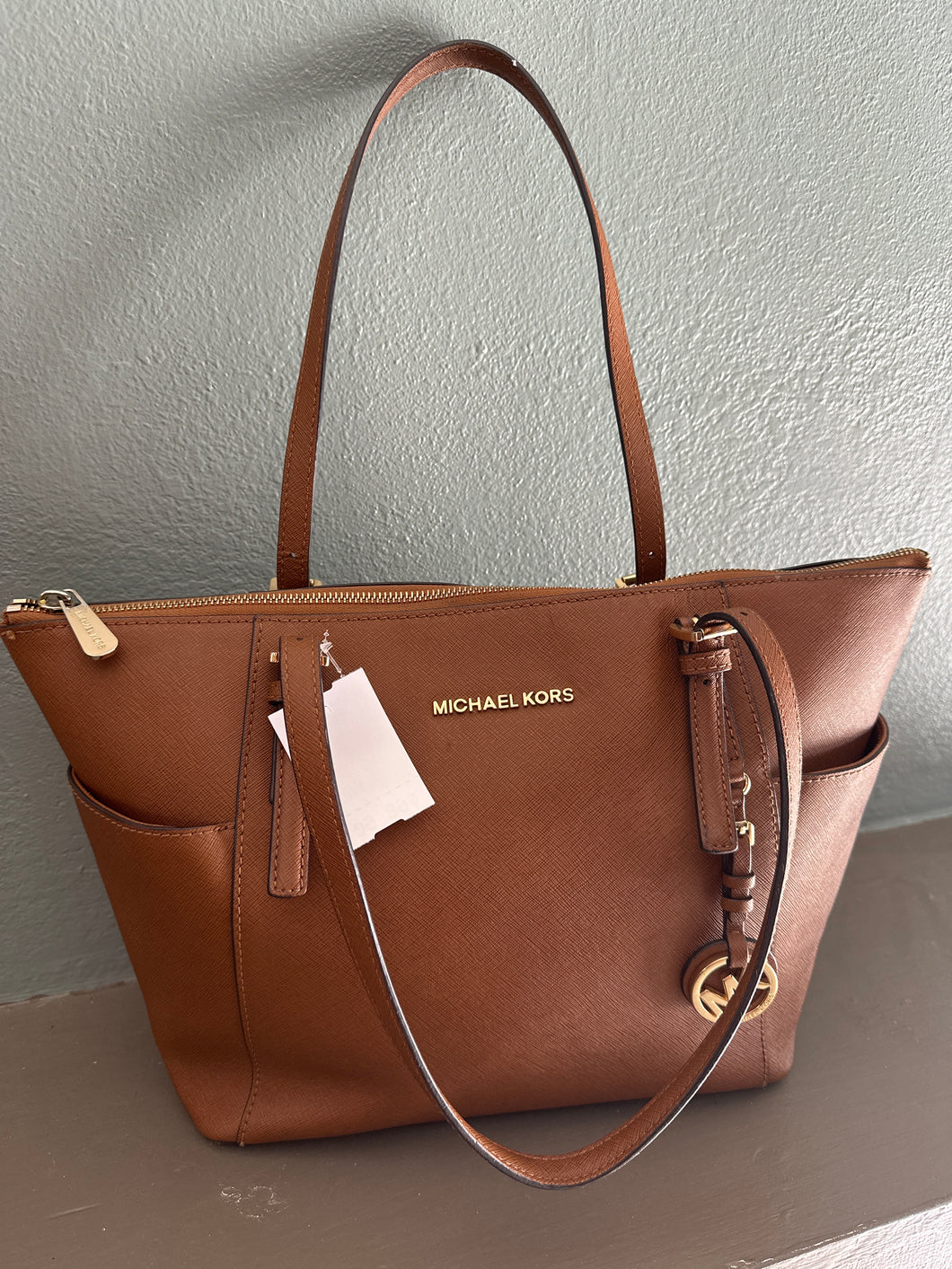 HANBAG $328 RETAIL WORN CORNER