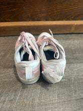 Load image into Gallery viewer, SNEAKER - 4.5Y
