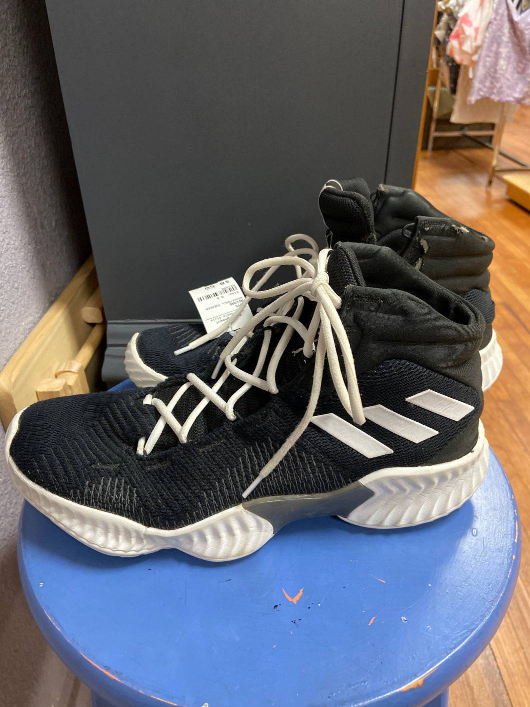 BASKETBALL SNEAKER-9.5Y