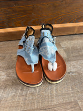 Load image into Gallery viewer, SANDAL - 10
