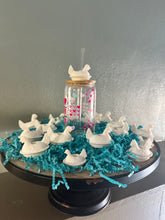 Load image into Gallery viewer, HEN ON NEST STRAW TOPPER
