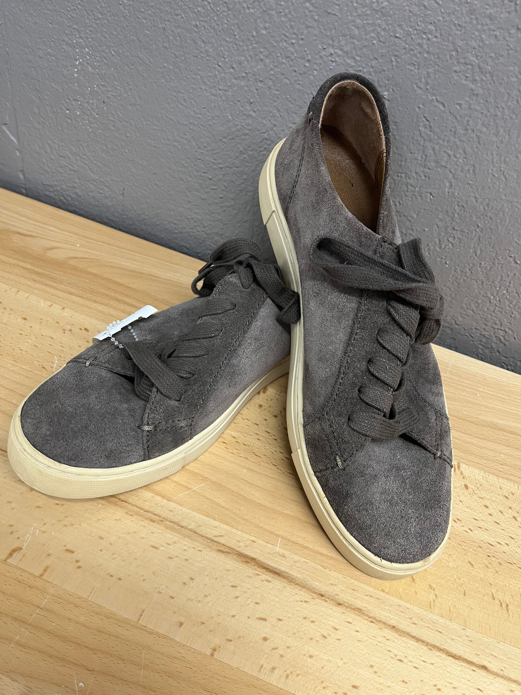 SNEAKER-8