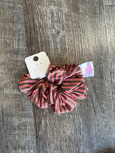 Load image into Gallery viewer, SCRUNCHIE
